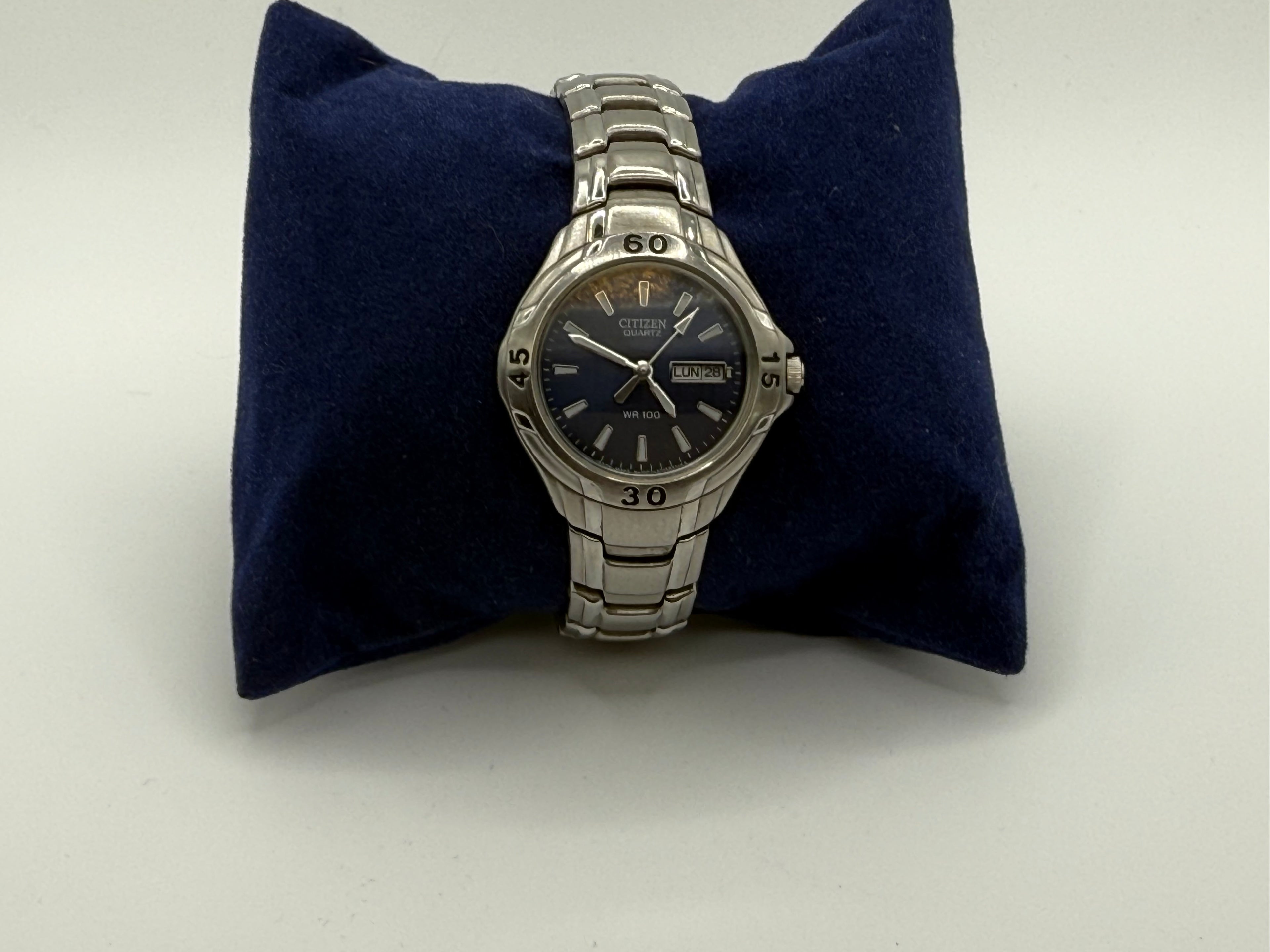 Citizen Men’s Quartz Stainless Steel Blue Dial Day-Date Watch – WR100 – Vintage Sport - 1990s-2000’s - Pre-Owned