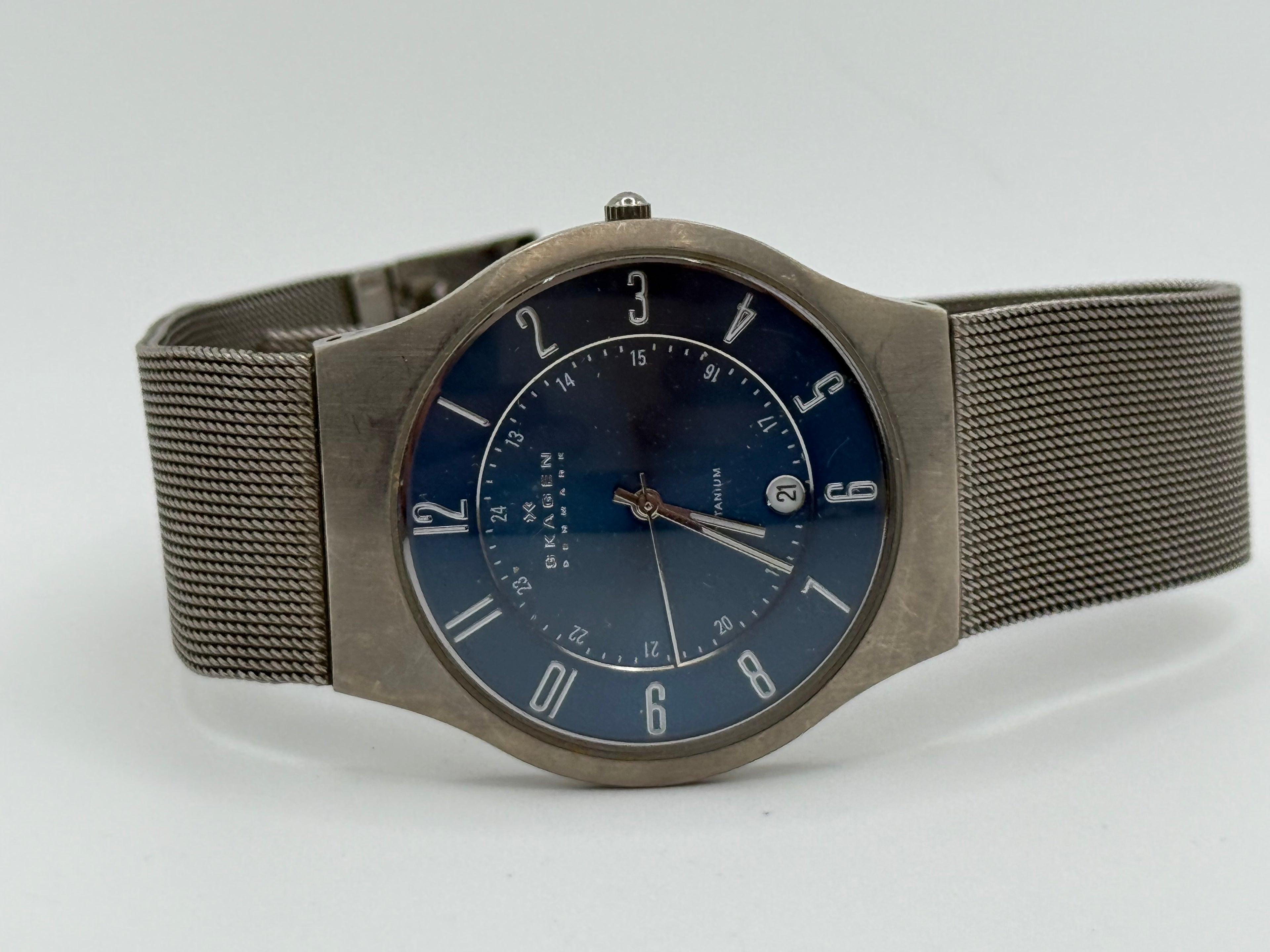 Skagen Denmark Titanium Blue Dial Mesh Watch – Date Display – Ultra Slim Scandinavian Design 2000s - Pre-Owned