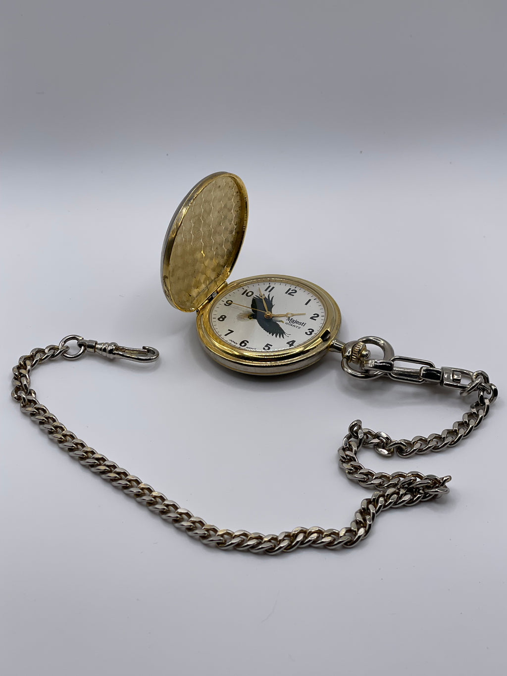 Majesti Quartz Eagle Pocket Watch with Chain – Gold-Tone Patriotic Design - Pre-Owned