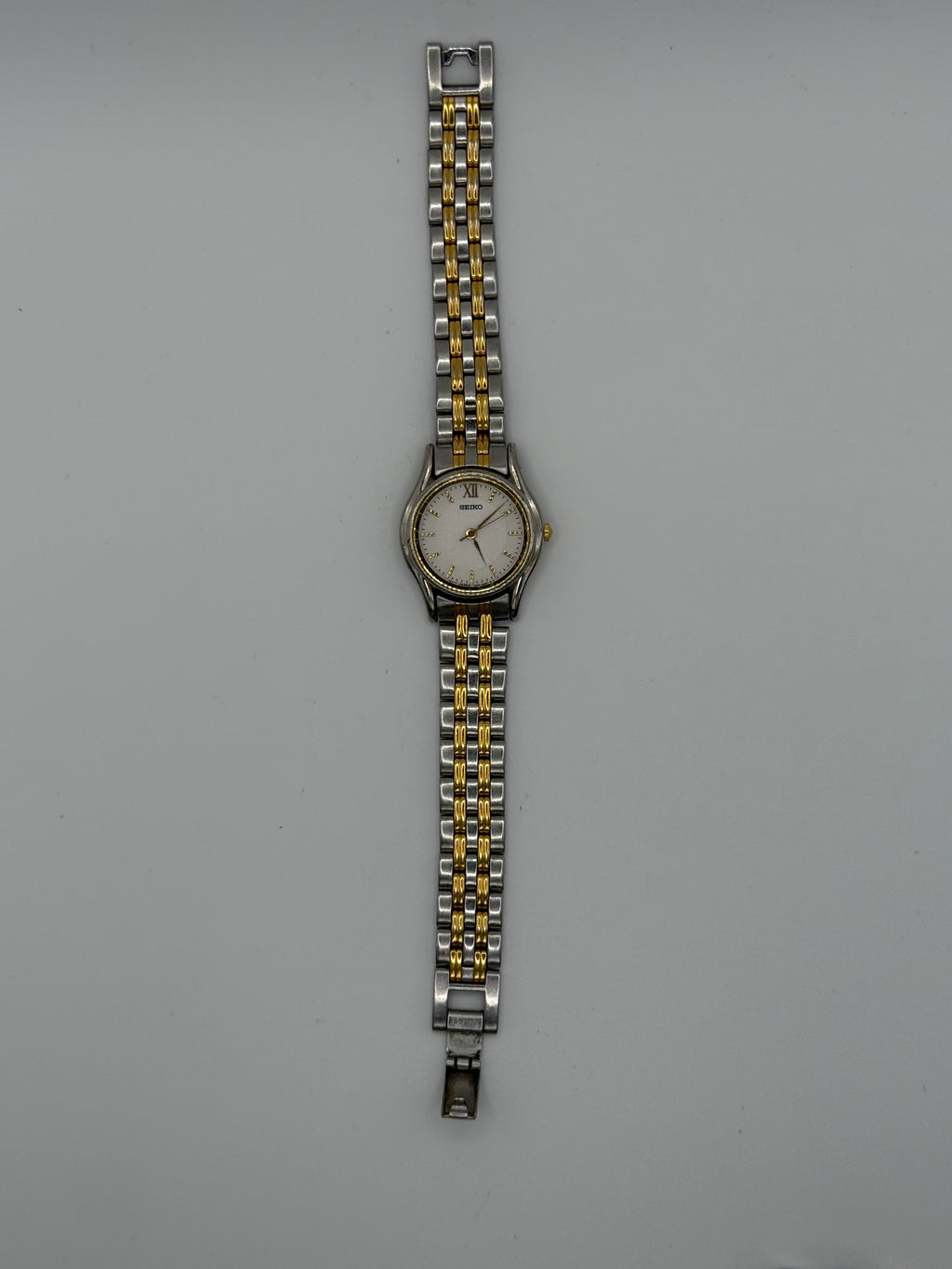 Seiko Two-Tone Ladies Quartz Dress Watch – Model 7401-1330 – Classic Silver & Gold Vintage Style - Pre-Owned