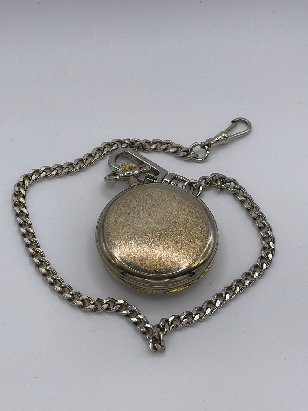 Majesti Quartz Eagle Pocket Watch with Chain – Gold-Tone Patriotic Design - Pre-Owned