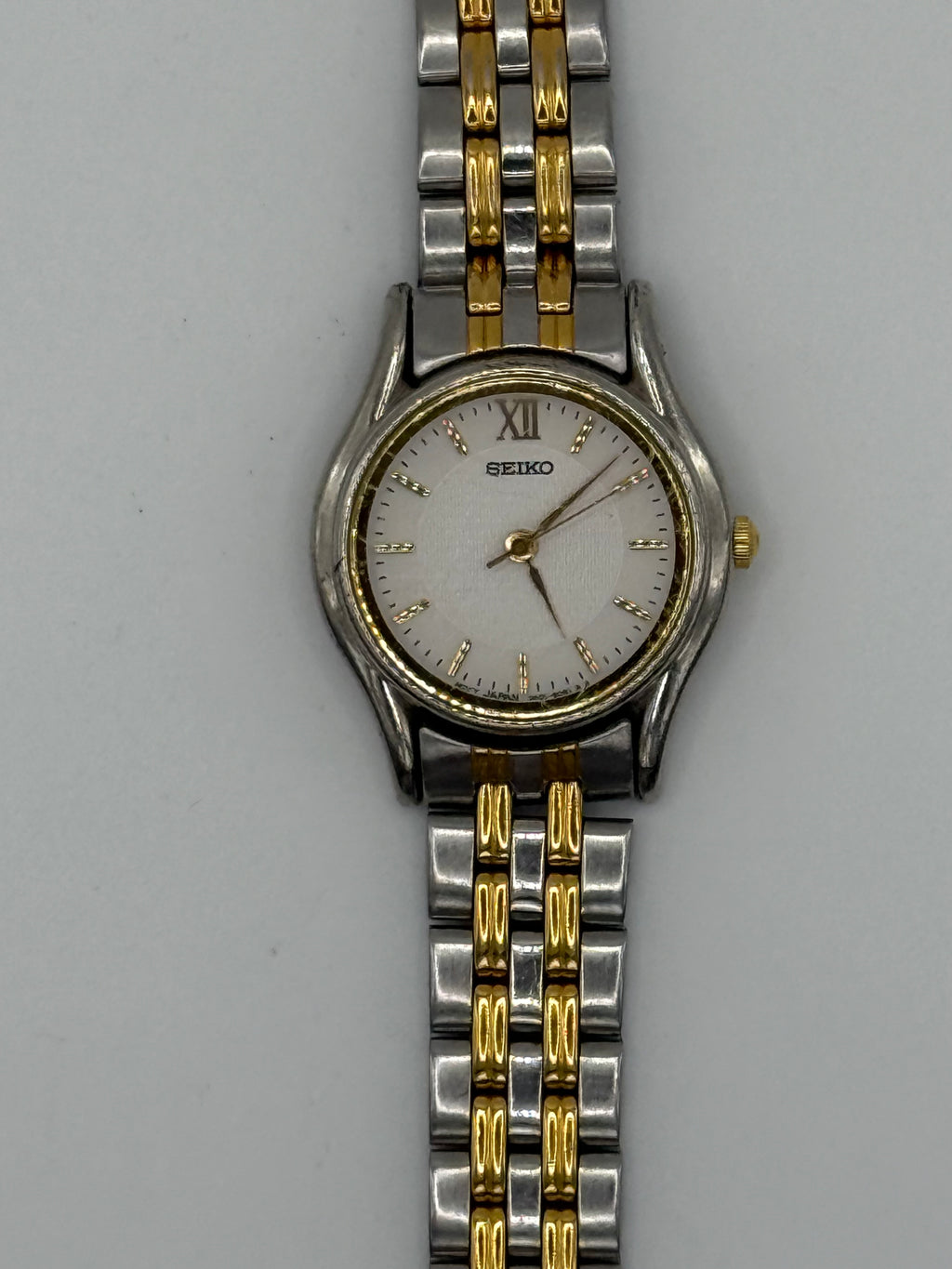 Seiko Two-Tone Ladies Quartz Dress Watch – Model 7401-1330 – Classic Silver & Gold Vintage Style - Pre-Owned
