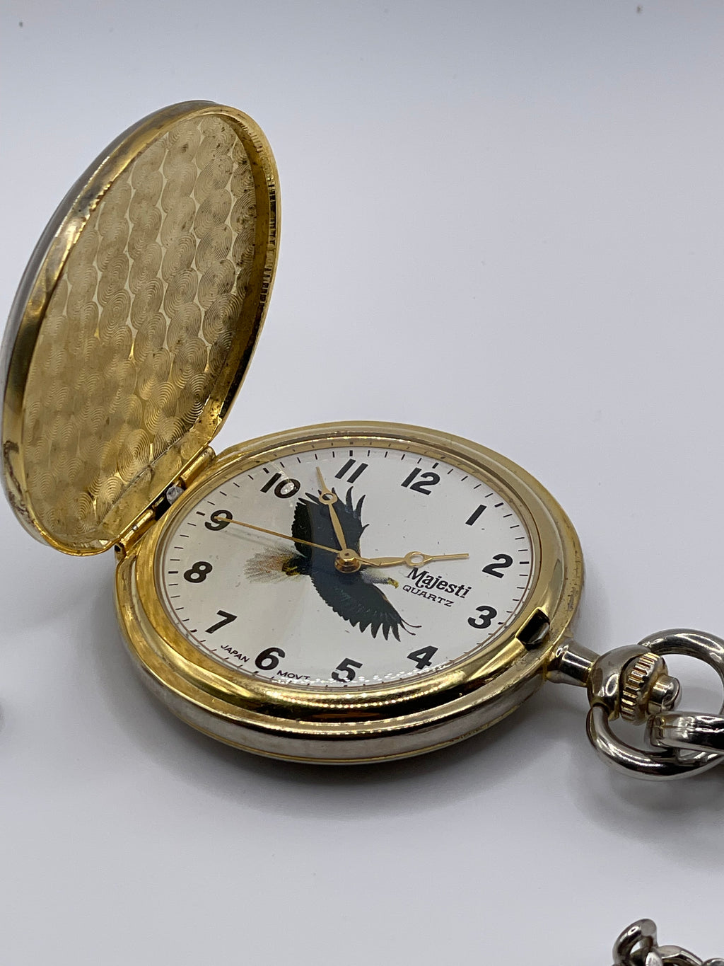 Majesti Quartz Eagle Pocket Watch with Chain – Gold-Tone Patriotic Design - Pre-Owned