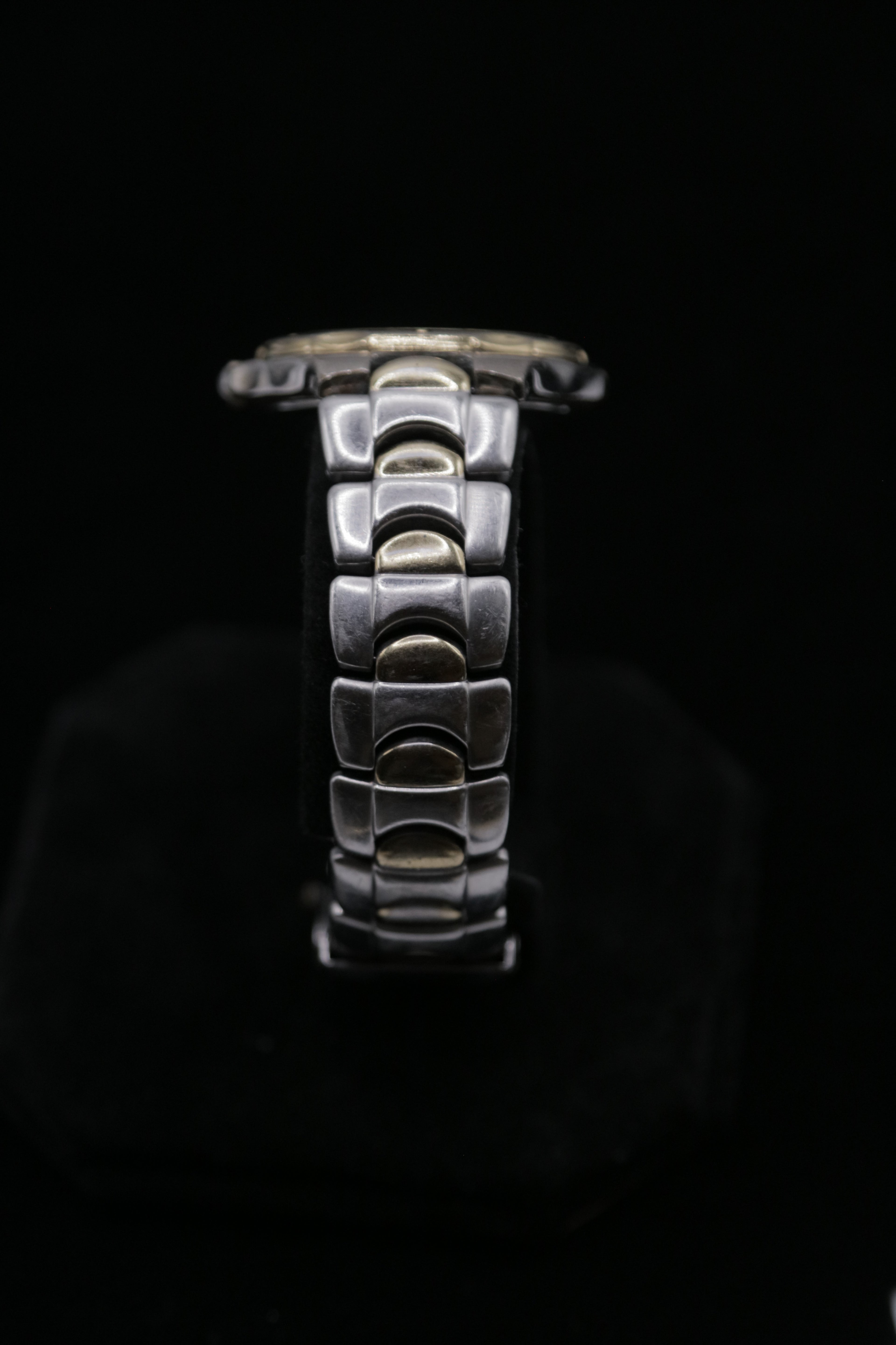 Citizen Quartz Stainless Steel Vintage Men's Watch – Date Display – Japan Movement