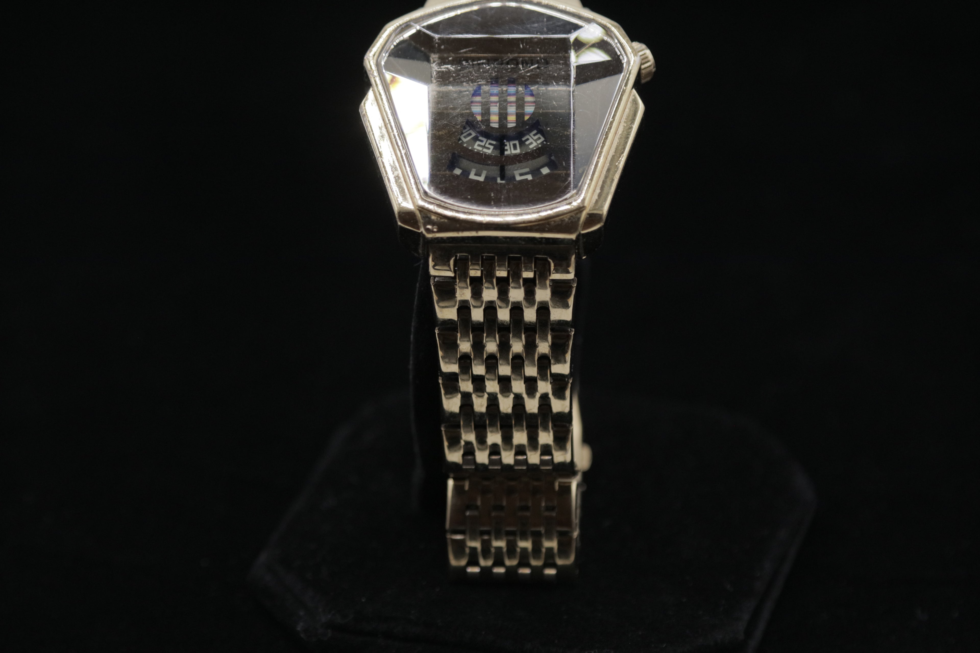 Binbond 2014-2017 Jump Hour Watch