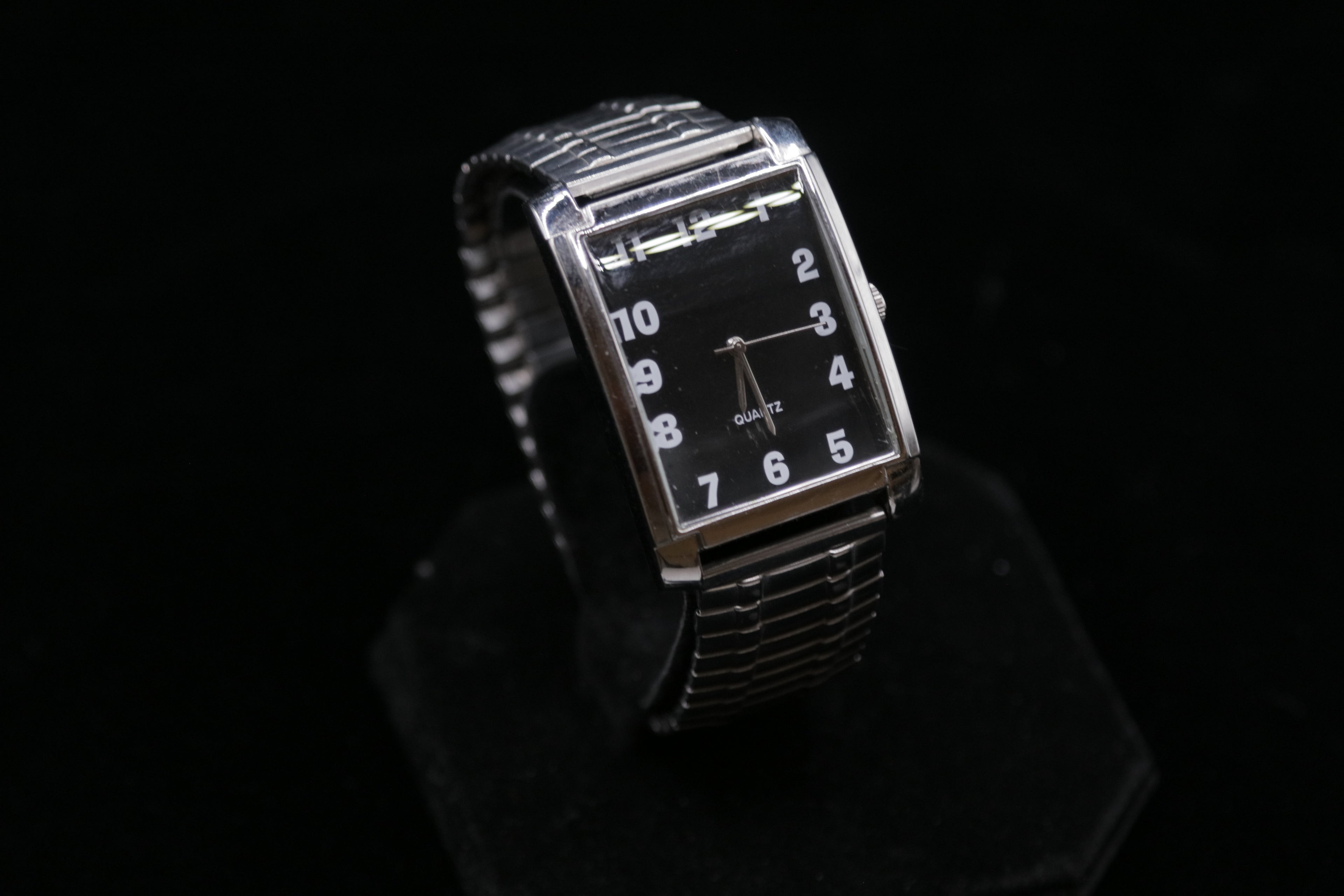 Vintage Quartz Rectangular Dress Watch Black Dial Silver-Tone Stretch Band