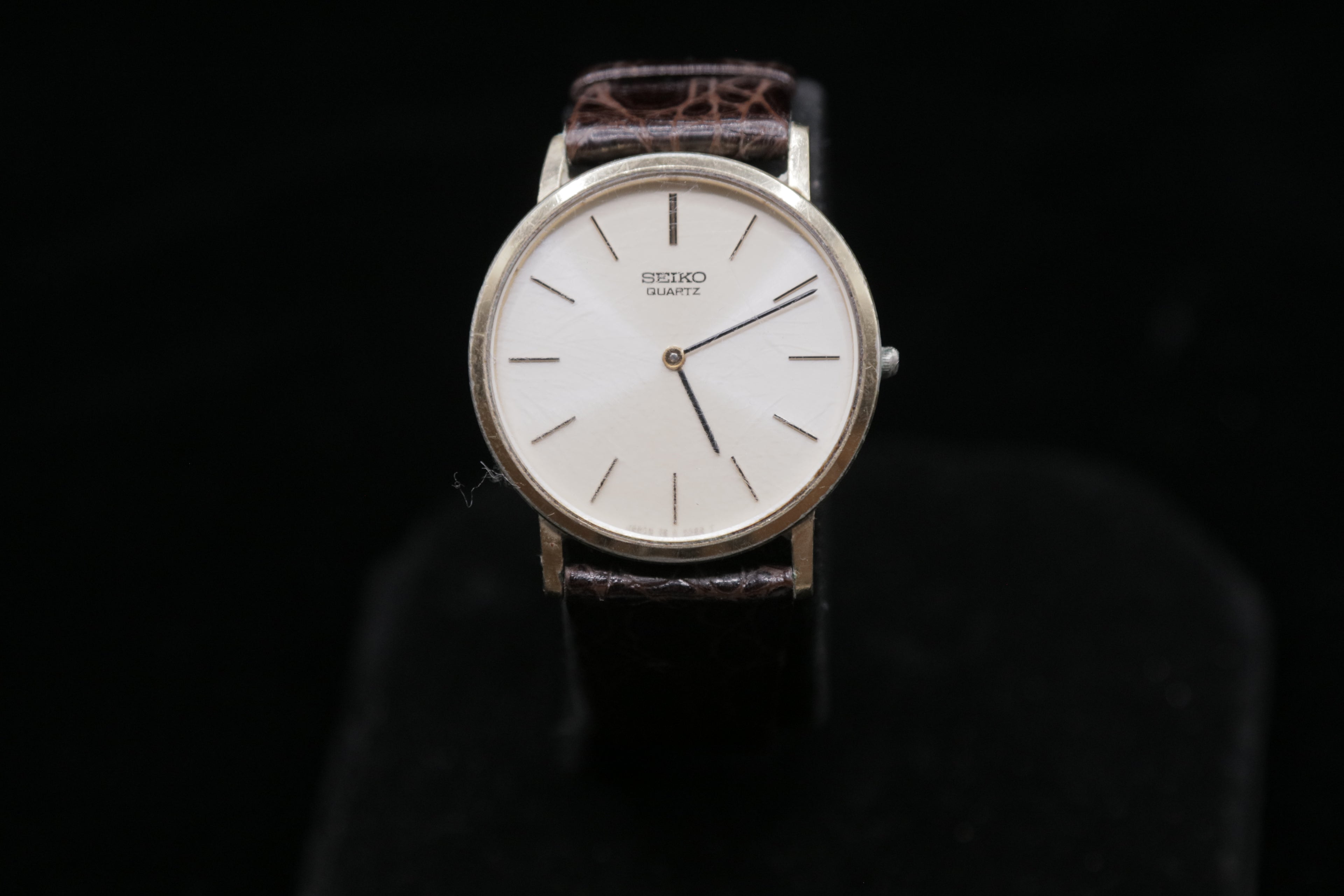 Vintage Seiko Quartz Dress Watch – Model 7800-8049 (1980s) – Gold-Tone Ultra-Thin Minimalist - Pre-Owned