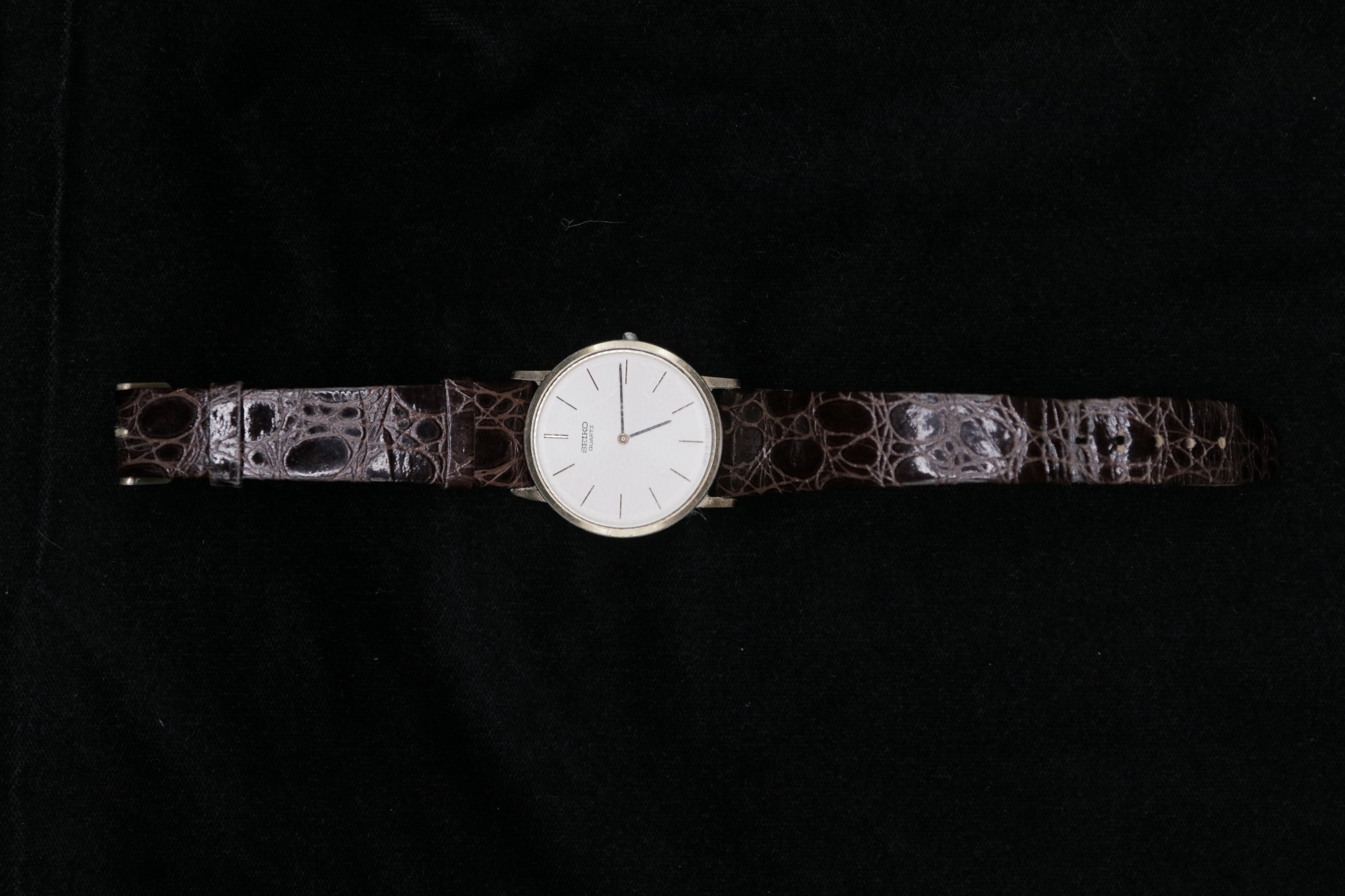 Vintage Seiko Quartz Dress Watch – Model 7800-8049 (1980s) – Gold-Tone Ultra-Thin Minimalist - Pre-Owned