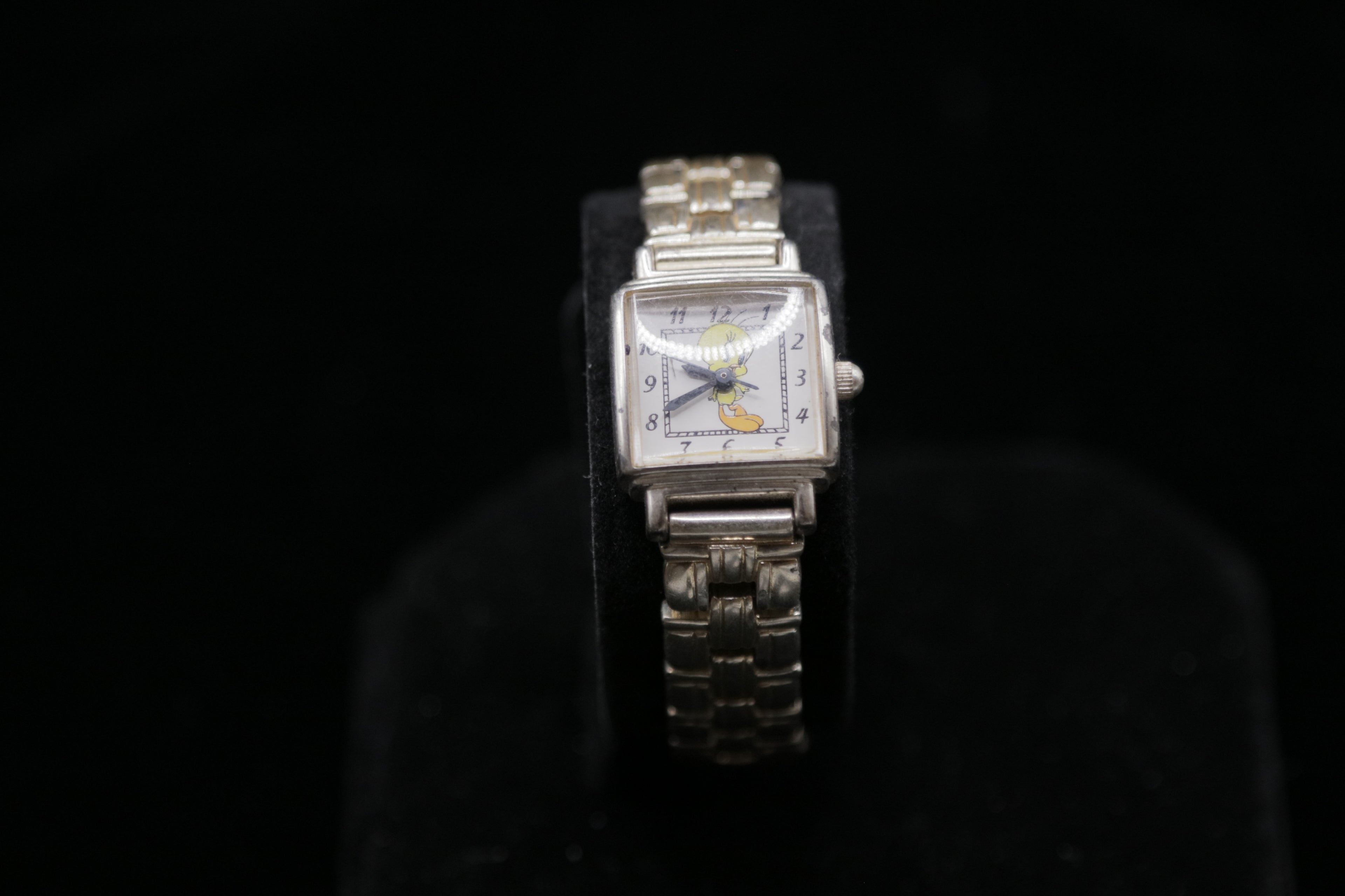 Vintage Tweety Bird Character Bracelet Watch – Silver Tone Quartz Wristwatch