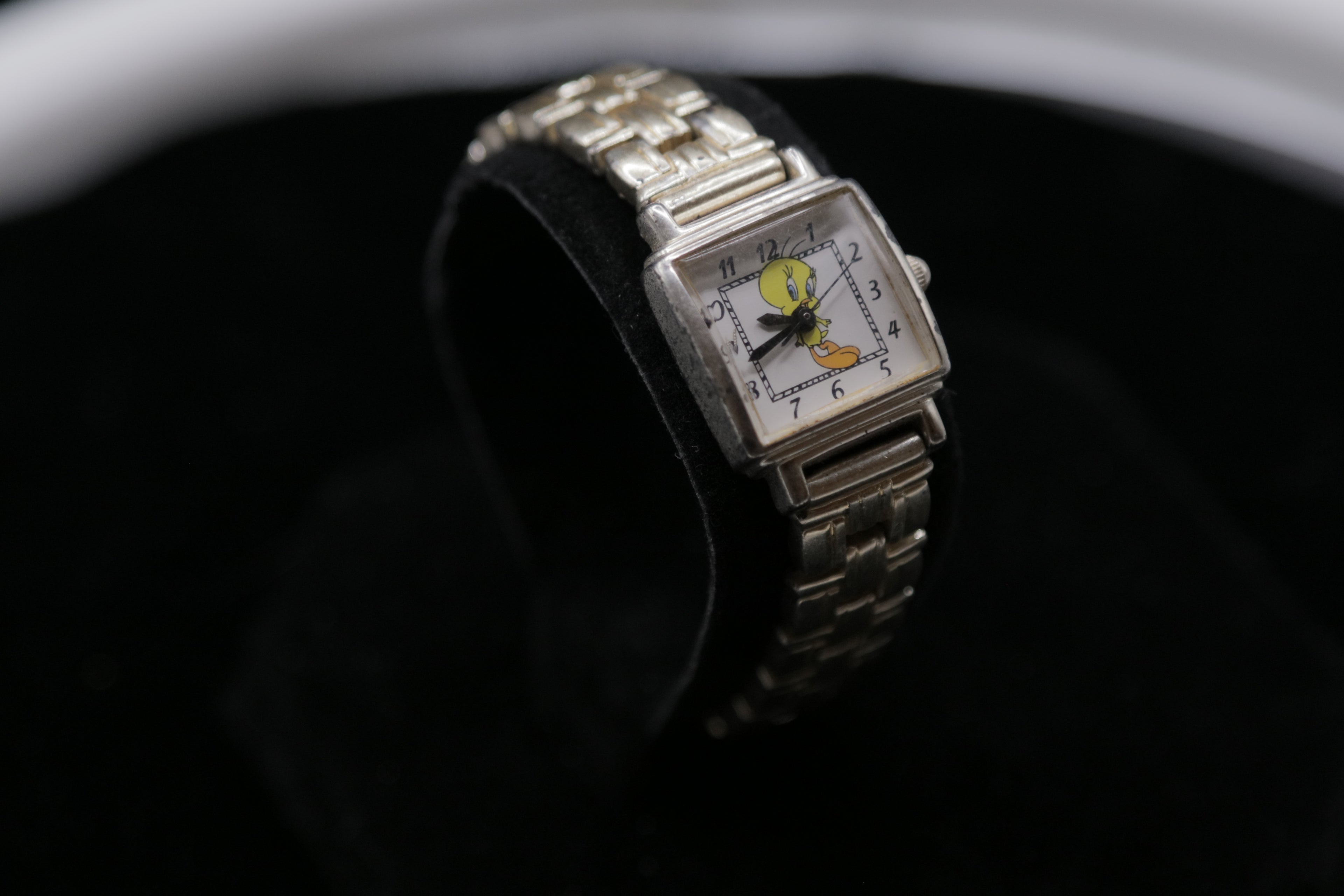 Vintage Tweety Bird Character Bracelet Watch – Silver Tone Quartz Wristwatch