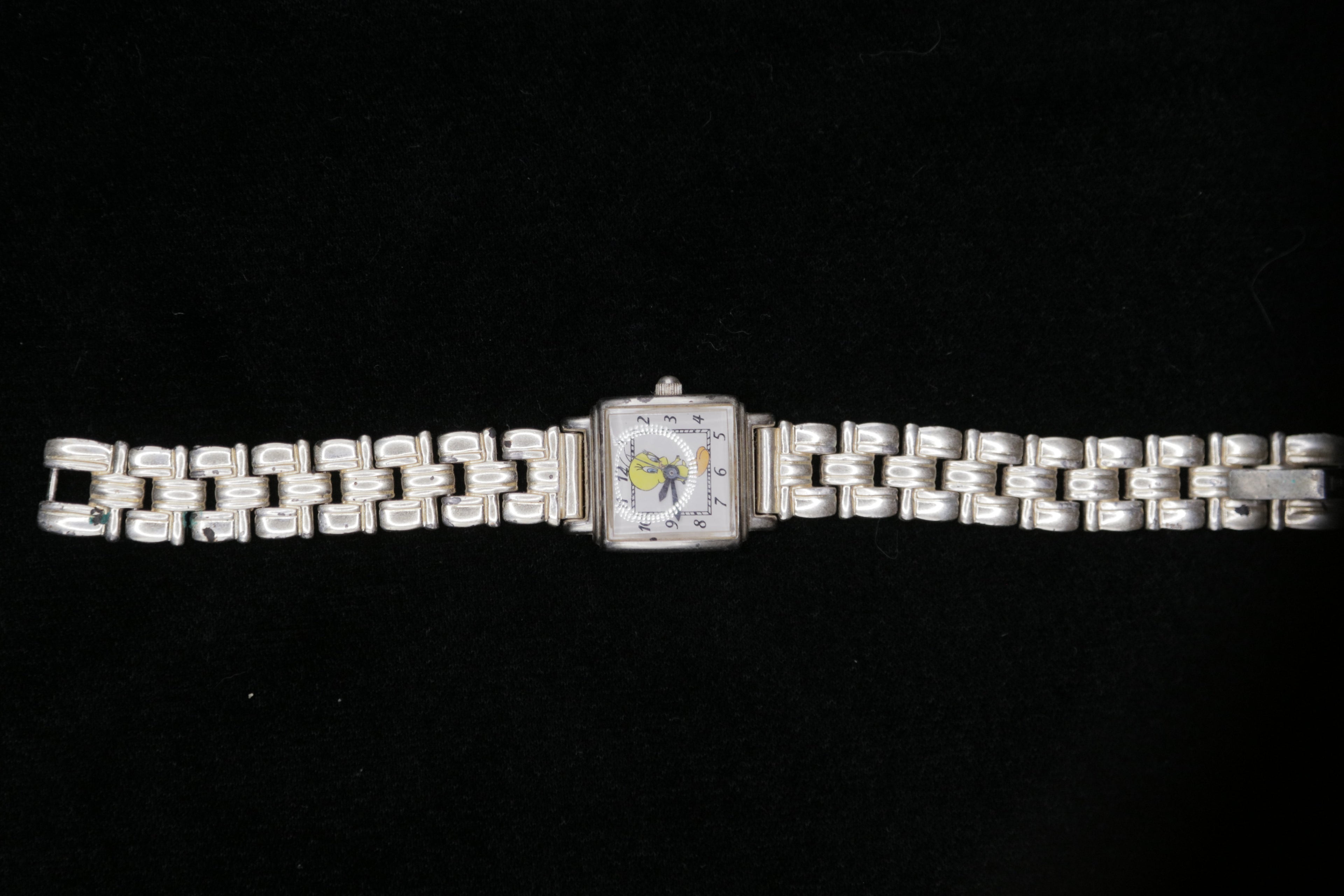Vintage Tweety Bird Character Bracelet Watch – Silver Tone Quartz Wristwatch