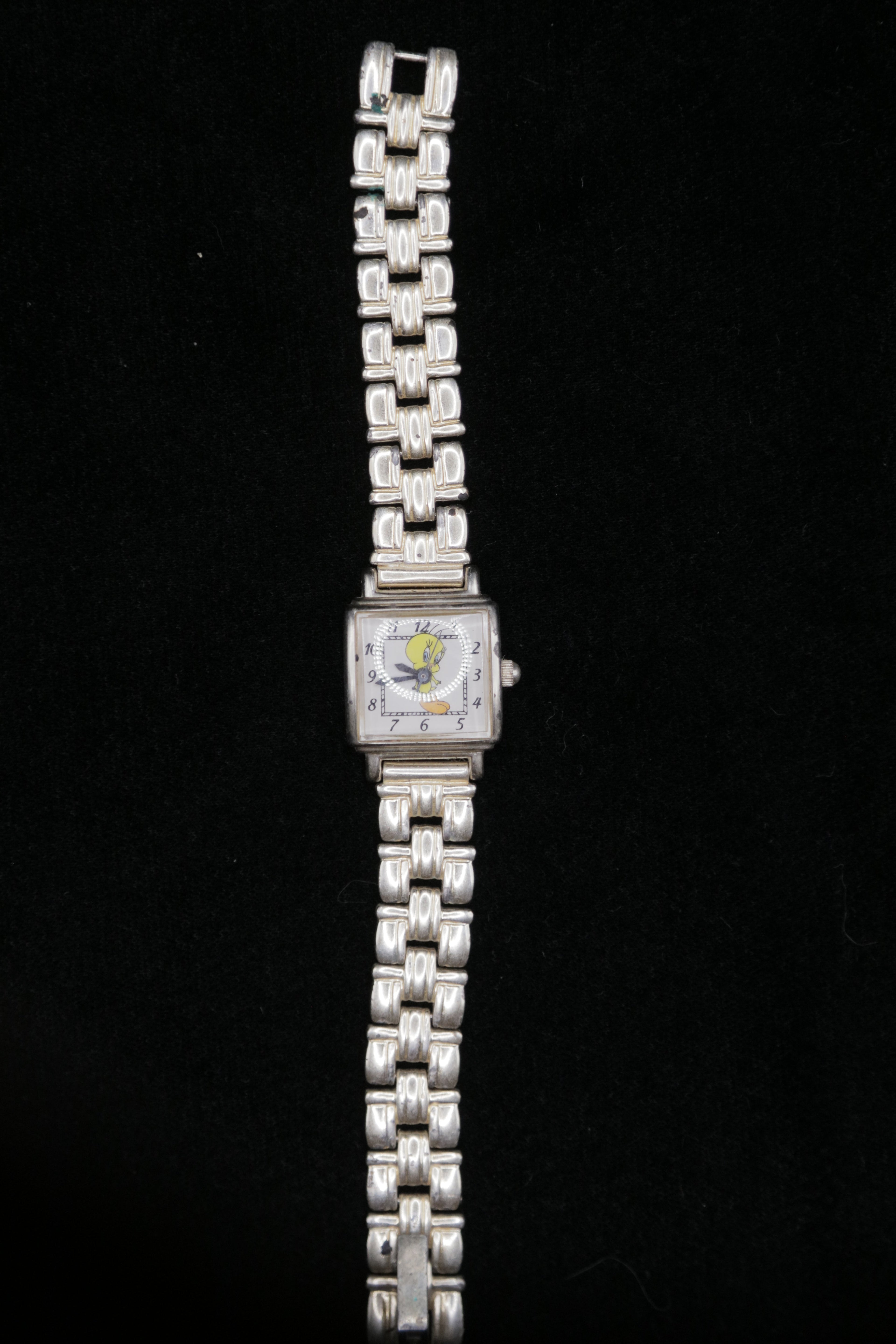 Vintage Tweety Bird Character Bracelet Watch – Silver Tone Quartz Wristwatch