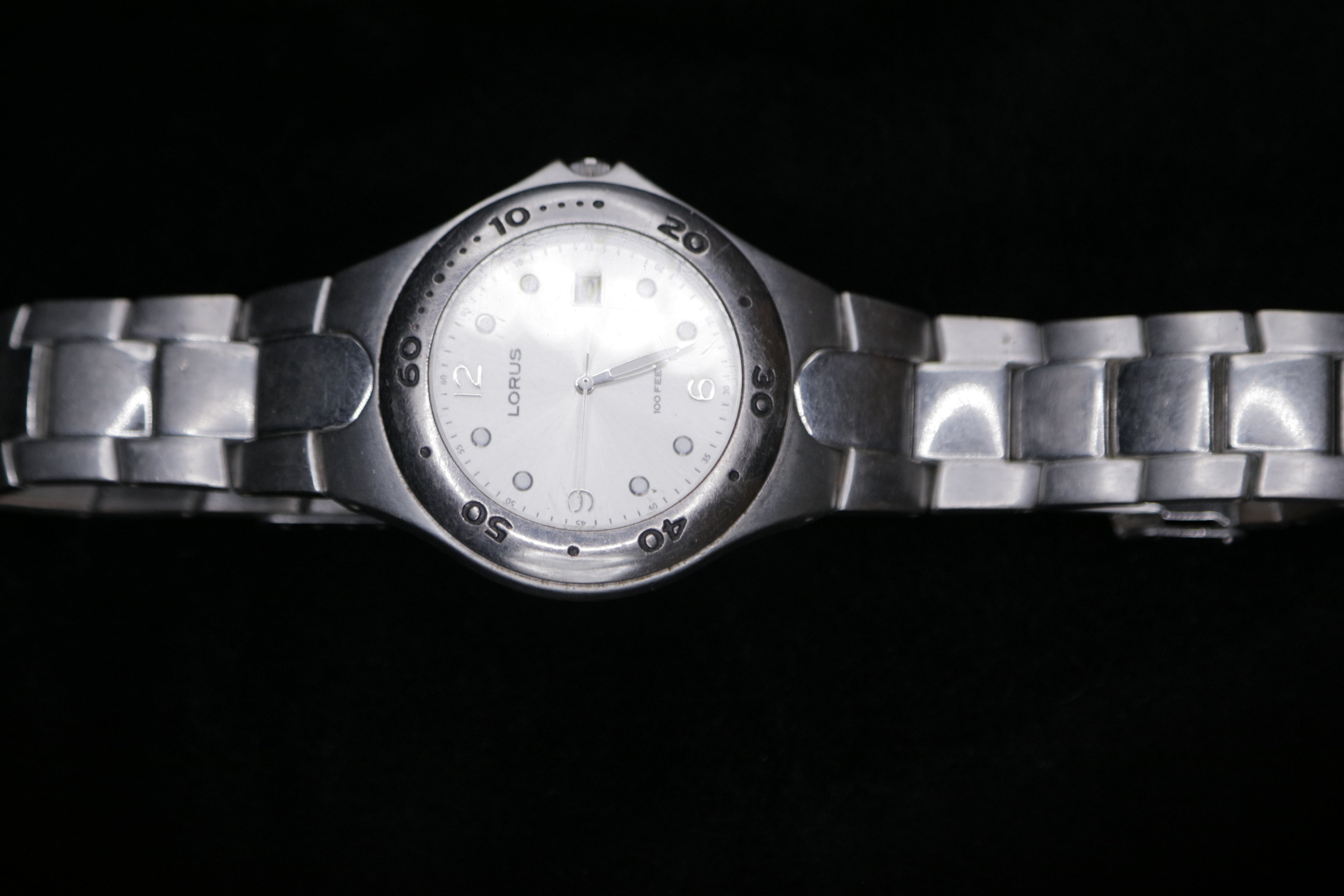 Lorus By Seiko Silver-Tone Quartz Date Watch – 100 Feet Water Resistant