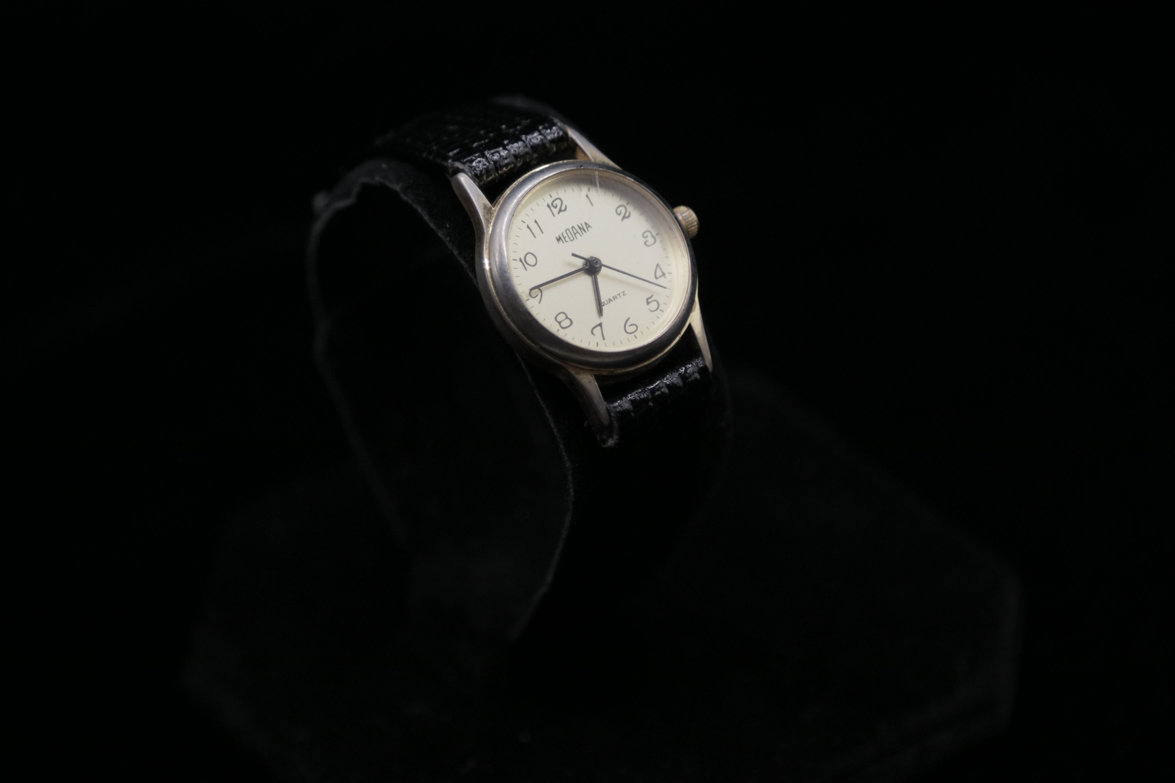 Vintage Medana Ladies Manual Wind Wristwatch – Silver Tone Case White Dial