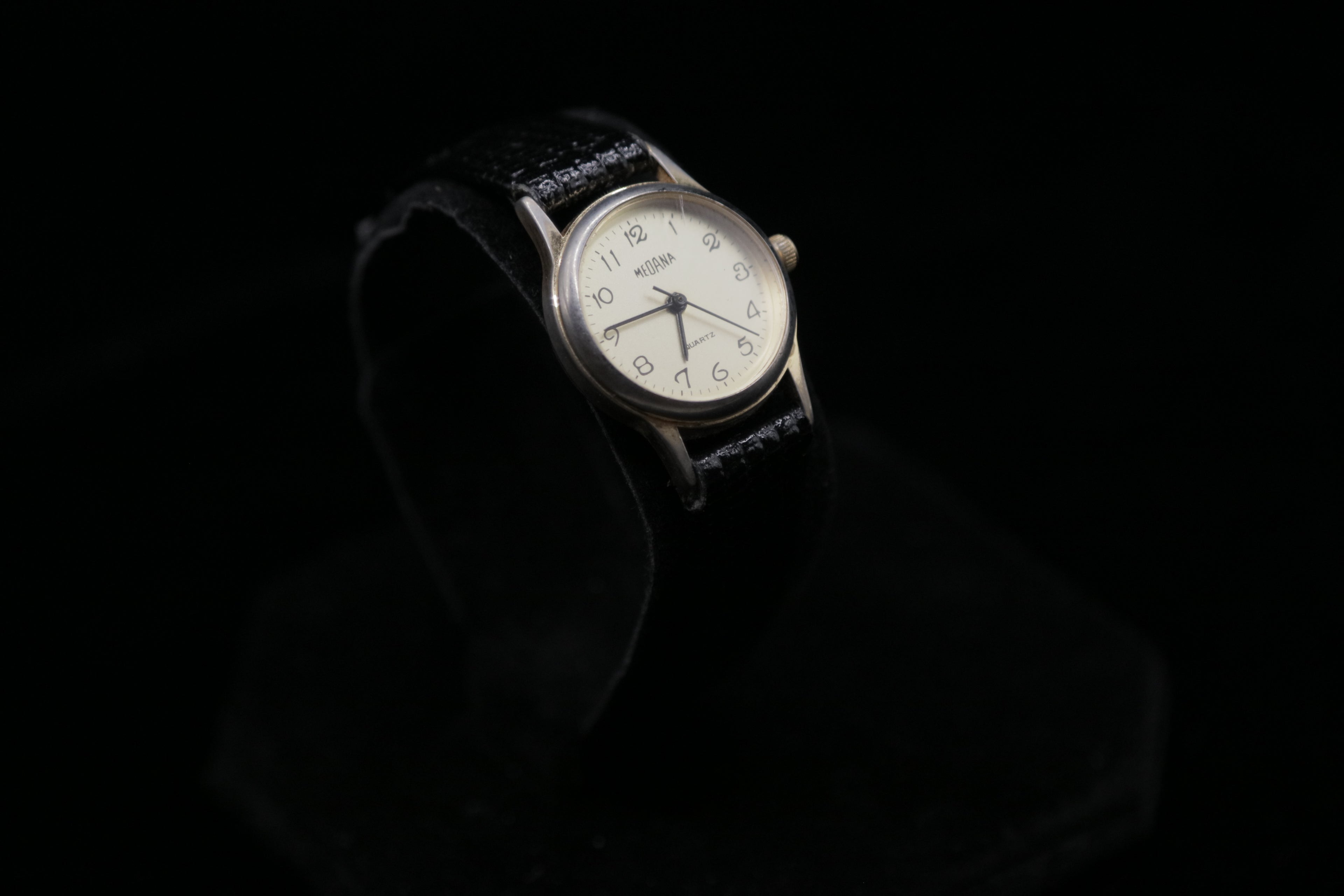 Vintage Medana Ladies Manual Wind Wristwatch – Silver Tone Case White Dial